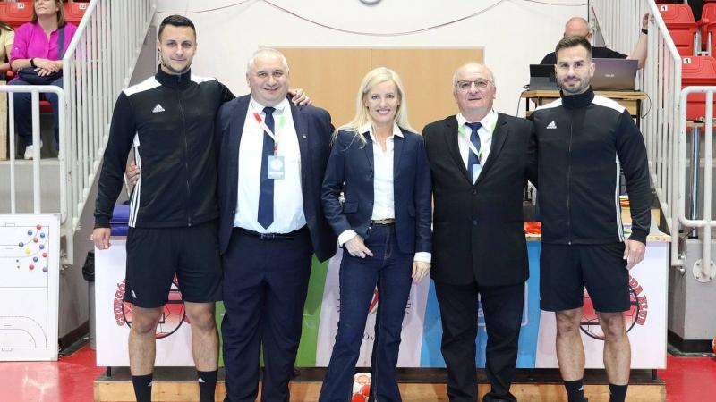 Több száz NB-s mérkőzés tapasztalatával a háta mögött búcsúzott el a tapasztalt zombai játékvezető, aki hosszú éveken át irányította a pályán zajló eseményeket.