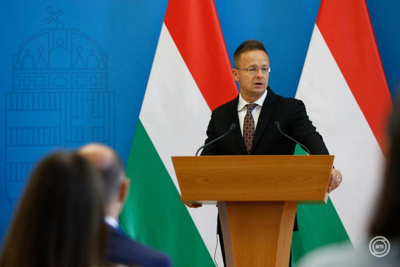 Szijjártó Péter bejelentette, hogy Magyarország és Szlovákia közösen lépett fel az újabb EU-s szankciós csomag elfogadása ellen, ezzel megakadályozva annak életbe lépését.