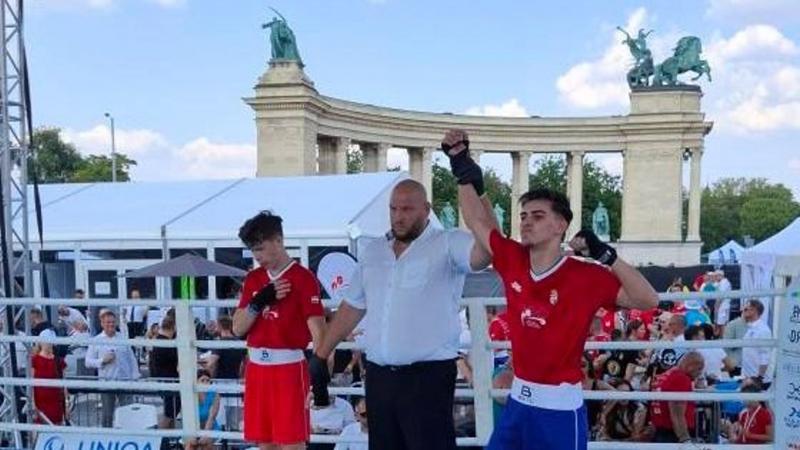 A szekszárdiak is beleadtak apait-anyait a Hősök terén!