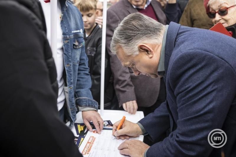 Aláírásgyűjtés kezdődött Magyarországon a háborús intézkedések ellen | Krónika
