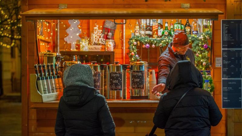 Megkezdődött a karácsonyi ellenőrzés – a bejglik és a forralt borok varázslatos világa most különös figyelem alatt áll. Minden falat és korty átvilágításra kerül, hogy a ünnepi ízek tökéletes harmóniáját megőrizzük.