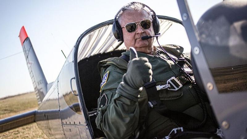 Kaszab László véglegesen visszatért a földre: egy negyed évszázadnyi lebegés után.