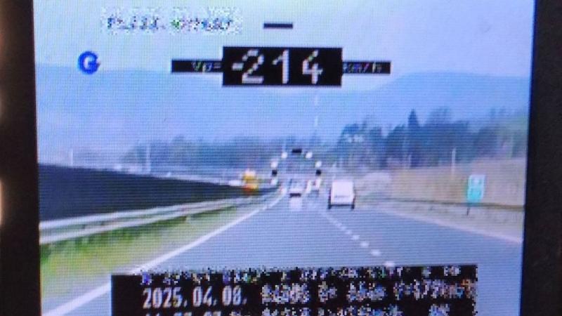 A 21-es főút a gyorshajtók paradicsoma, ahol a járművek akár 200 km/h sebességgel is száguldoznak.