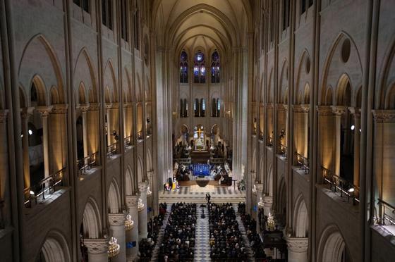 Elveszett múlt és babonák nélküli tűzvédelem – felfedeztük a felújított Notre Dame csodáját.