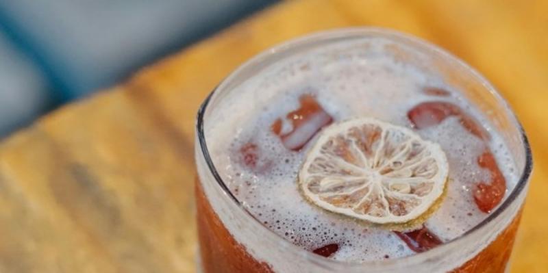 Alkoss egyedülálló élményt az autentikus algír citromos jegeskávéval! Készítsd el a mazagrant saját konyhádban, és merülj el a frissítő ízek világában!