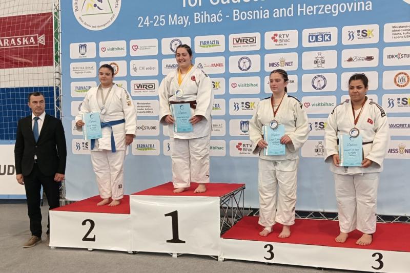 A cselgáncsozók tovább folytatták diadalaikat a Balkán-bajnokság színpadán | Székely Sport