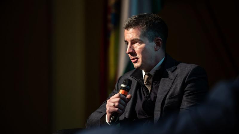 Kocsis Máté Magyar Péternek: Csak próbálsz elterelni a figyelmet, mert egyre kínosabbá válik az ukrán kémügy a pártod számára.