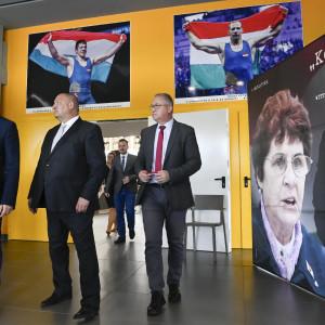Diplomatának készült, azonban egy botrány következtében a Külügyminisztérium elbocsátotta a csepeli Fidesz politikust.