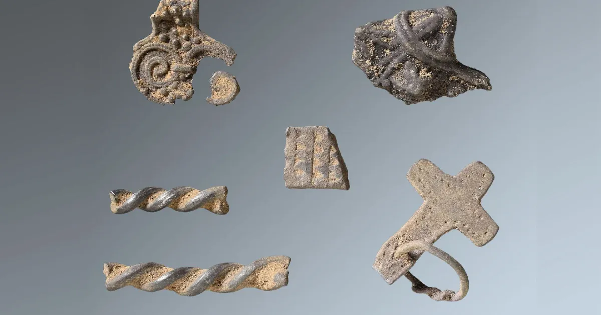 Egy német férfi fémkereső segítségével ezeréves viking kincseket bukkant fel, amelyek régmúlt idők titkait őrzik.