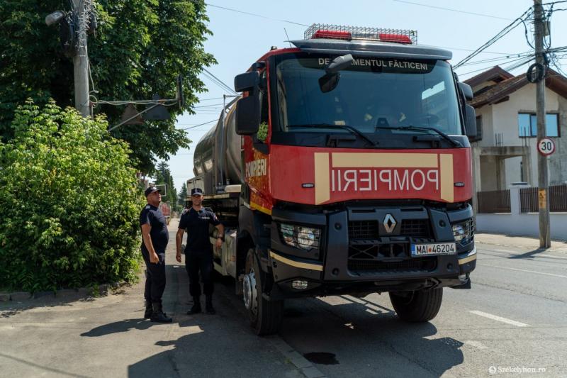Az alternatív vízszolgáltatás bevezetése Maros megyében óriási költségekkel járna, amelyek akár milliókra is rúghatnak. Székelyhon hírei szerint a megoldás keresése komoly kihívás elé állítja a helyi hatóságokat és közösségeket.