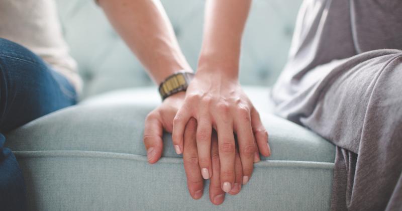 **7 dolog, ami 35 év felett már nem működik a társkeresésben**

1. **Túlzott idealizmus**: Az évek során sokan kifejlesztik az ideális partner képét, ami gyakran irreális elvárásokhoz vezet. A valóságban azonban mindenkinek vannak hibái, és idősebb korban