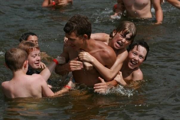 Messze van a Balaton? Ne aggódjatok! Velencén ingyenesen élvezhetitek a strandolás örömét!