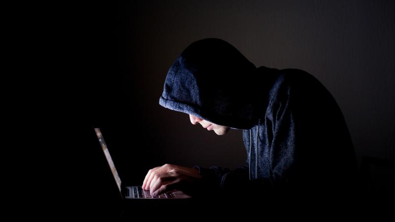 Hackertámadás sújtotta az Etele Pláza mobilalkalmazását, amely komoly aggodalmakat keltett a felhasználók körében. Az incidens részletei és a lehetséges következmények még nem teljesen tisztázottak, de a biztonsági szakértők már figyelmeztettek a személye