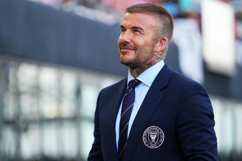 Micsoda szerencse, hogy az internet nem felejti el a múltat! David Beckham '90-es évekbeli frizurái garantáltan feldobják a hangulatodat!