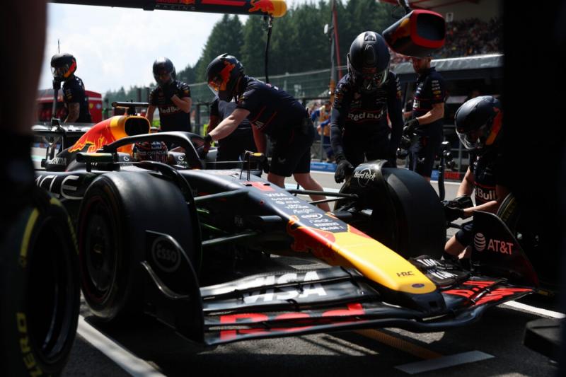 Újabb lényeges szakemberváltás zajlik a Red Bull háza táján.
