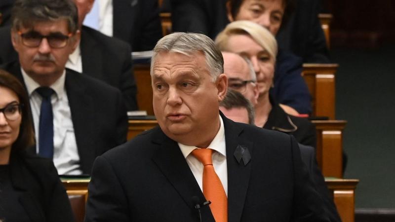 Orbán Viktor kijelentette, hogy Magyarországon parlamentáris demokrácia működik, amelynek keretein belül sok esetben a kormány nem hozza meg az utolsó szót bizonyos ügyekben.