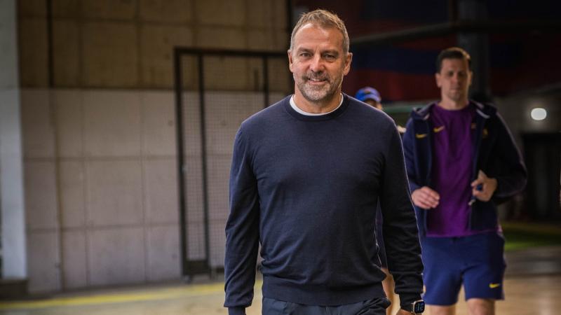 Flick így követi figyelemmel az El Clásicot: a képernyő előtt ülve, szenvedéllyel és intenzitással figyeli a pályán zajló eseményeket. Minden egyes passz, cselezés és gólhelyzet izgalommal tölti el, miközben a kedvenc csapata minden mozdulatát szívből tám