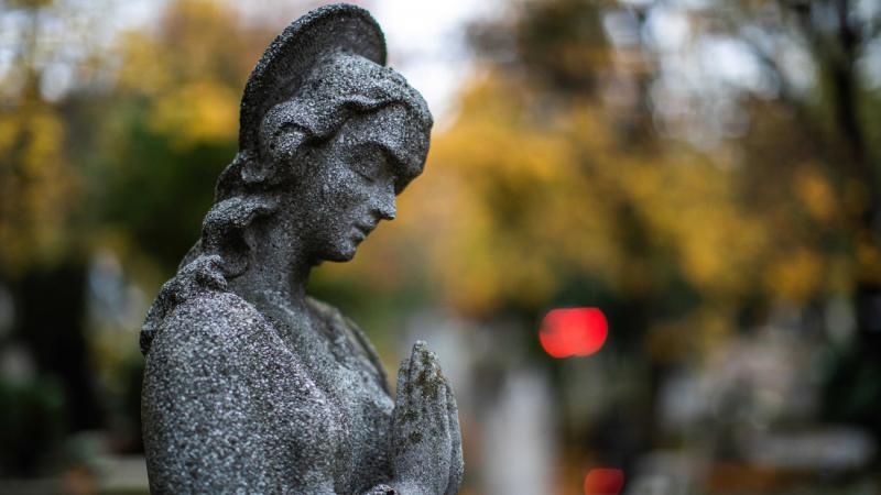 Máris átalakul a temető nyitvatartási rendje!