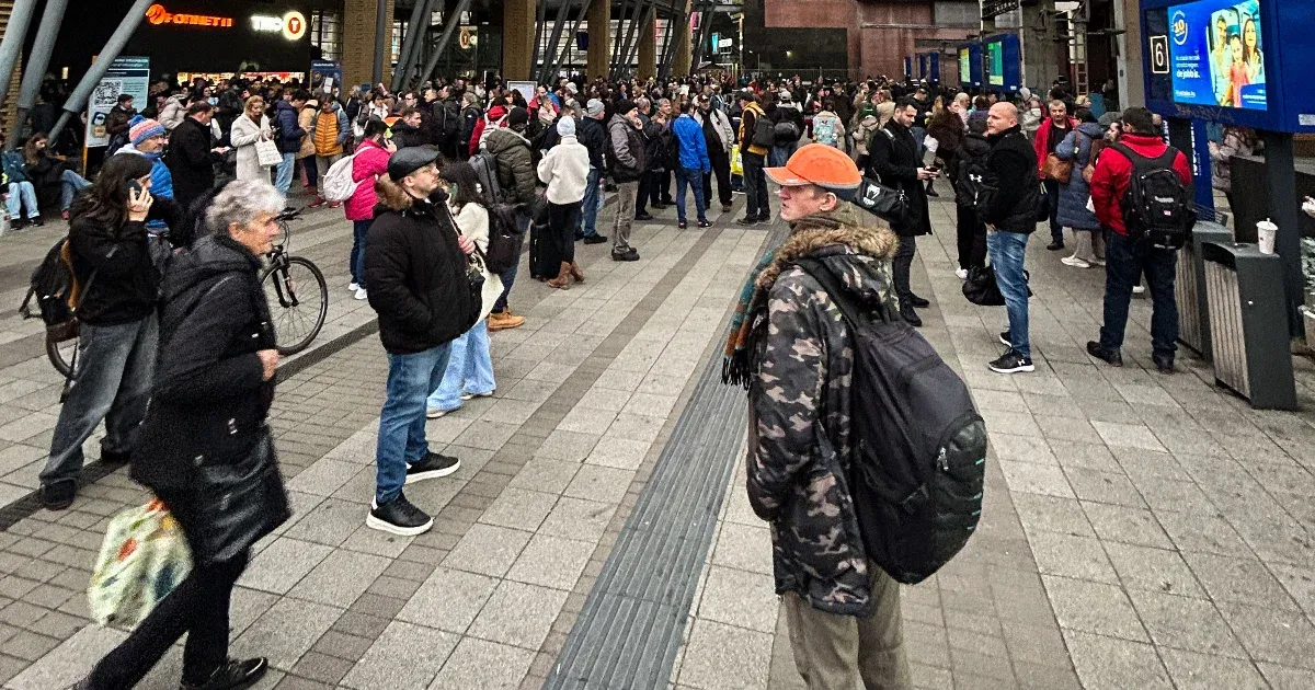 Gödön egy vasutas rosszul lett, ami miatt a délutáni közlekedés teljesen felborult a váci vonalon.