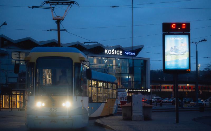 Az NKÚ álláspontja szerint a Kassa megyei fejlesztéseket komoly elmaradások és rendszerszintű problémák hátráltatják, amelyek gátat szabnak az uniós források hatékony felhasználásának.